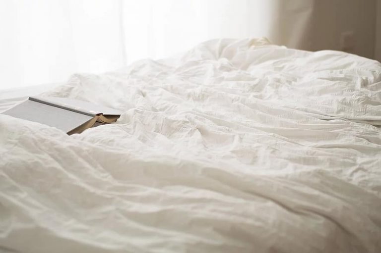 Leer antes de dormir y sus beneficios